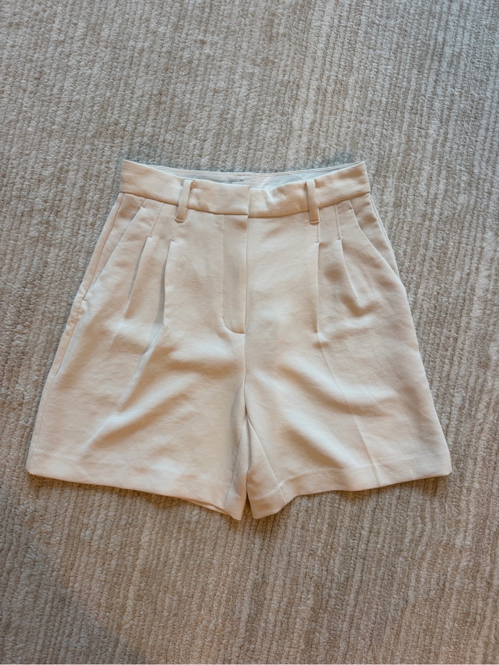 Aritzia Effortless Long Shorts in Light Birch - Picture 3 of 5